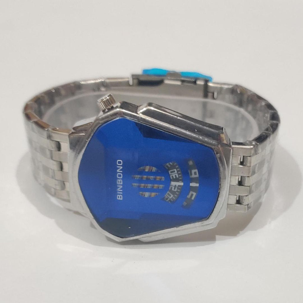 Stylish Mens Quartz Watch With Chain Strap Elegant Durable Quality Reliable Performance Timeless Design